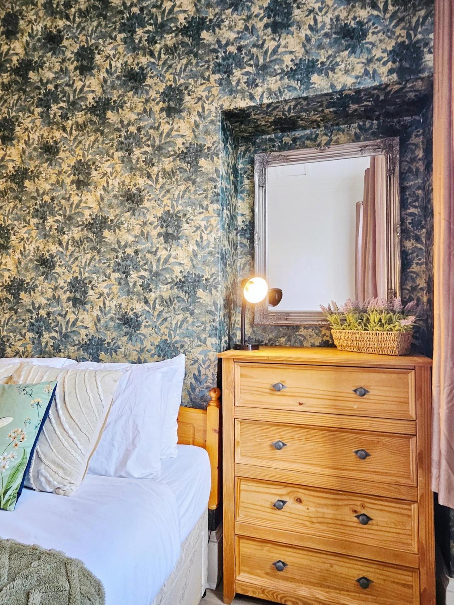 No15 Castle View Apartment Единбург Екстериор снимка